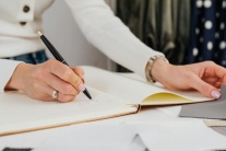 Run không rõ nguyên nhân: Tại sao bạn lại bị run tay?