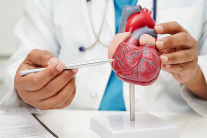 Hẹp van động mạch chủ không triệu chứng đã cần điều trị chưa?