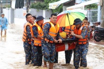 Trung Bộ mưa kéo dài đến 24/11, Bắc Bộ ngày nắng - đêm rét