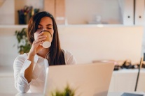 Tay run, tim đập nhanh khi uống cà phê: Làm sao để hết?