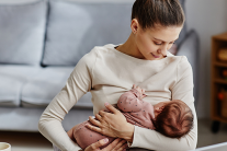 Nguy cơ giảm mật độ xương ở phụ nữ cho con bú