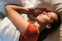 Chuyên gia chia sẻ 5 mẹo đơn giản giúp ngủ ngon hơn