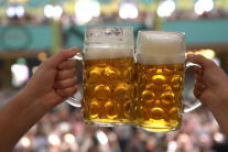 Infographic: Cơ chế và thời gian chuyển hóa rượu bia của cơ thể