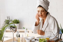 Cuối năm nhìn lại: Những xu hướng làm đẹp khác lạ trong năm 2025