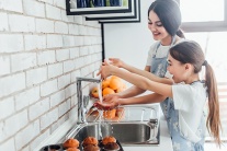 Tử vi thứ Bảy (20/12/2025): Bọ Cạp nên chăm chỉ làm việc nhà