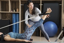 Tập Pilates với máy Reformer bị chóng mặt có sao không?