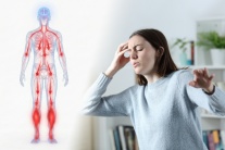 Vì sao bạn cảm thấy chóng mặt khi đứng dậy?