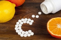 Vitamin C bảo vệ chức năng sinh sản khi tiếp xúc với hóa chất độc hại