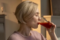 Loại nước ép màu đỏ giúp hạ huyết áp 