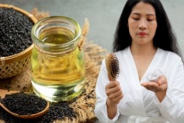 Thực hư dùng mè đen trị rụng tóc