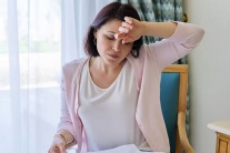 Lý do phụ nữ mãn kinh cần kiểm soát đường huyết