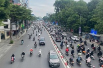 Bắc Bộ hửng nắng, Nam Bộ mưa trái mùa