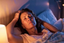 Tại sao chúng ta lại đổ mồ hôi khi ngủ?