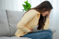 Đau bụng kinh dữ dội cảnh báo bệnh gì?