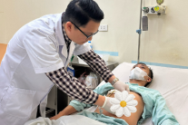 Bệnh viện Việt Đức điều trị sỏi đường mật trong gan bằng kỹ thuật ít xâm lấn