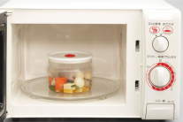 Nhựa “an toàn” dùng cho lò vi sóng: Có thực sự vô hại?