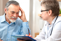 Thoái hóa chất trắng nên chú ý gì trong điều trị?