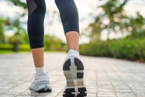 Đi bộ 30 phút mỗi ngày có thể giúp ngừa ung thư vú