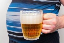 Muốn giảm mỡ nội tạng cần tránh xa rượu bia