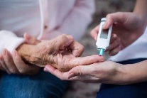 Người già bị đái tháo đường có nguy hiểm không?