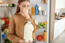 Đừng uống nếu sữa có 5 biểu hiện bất thường sau