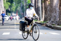 Nhiều nơi trên cả nước nắng nóng như đổ lửa, chưa có dấu hiệu hạ nhiệt