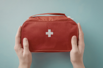 Những vật dụng cần có trong túi sơ cứu du lịch