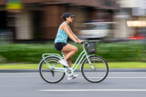 Điều chỉnh tư thế khi đạp xe để bảo vệ lưng và vai