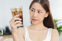 6 thức uống âm thầm tổn thương men răng