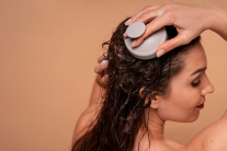 Tẩy tế bào chết da đầu: “Chìa khóa” cho mái tóc khỏe đẹp từ gốc