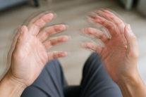 Rối loạn thần kinh thực vật có gây run tay chân không?