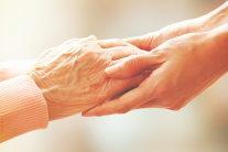 Chăm sóc người sa sút trí tuệ: Bắt đầu từ sự thấu hiểu