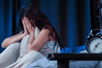 Mất ngủ kéo dài: Nguyên nhân và giải pháp hỗ trợ từ thảo dược