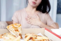 Bữa ăn nhiều dầu mỡ có thể gây đau ngực sau 30 phút - vì sao?