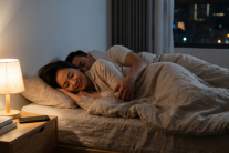 Vì sao nhiều người khó ngủ nếu thiếu bạn đời bên cạnh?