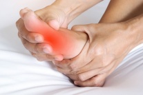 Nhận diện và đẩy lùi cơn gout cấp hiệu quả