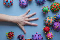 Virus tay chân miệng tồn tại bao lâu trên đồ chơi trẻ em? 