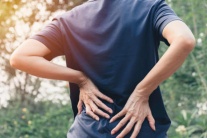 Làm sao để cải thiện cơn đau do thoái hóa cột sống?