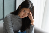 “Né tránh giao tiếp” hay 'thao túng tâm lý', hành vi nào đáng lo ngại hơn?