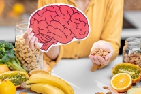 Phụ nữ mắc Alzheimer có thể thiếu hụt dưỡng chất này 