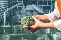 Rửa sạch thực phẩm có giúp loại bỏ hết dư lượng thuốc trừ sâu?