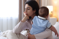 Các vấn đề tâm lý hậu sản ngoài trầm cảm mà cha mẹ cần biết
