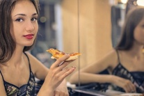 Chuyên gia tiết lộ mẹo đơn giản giúp kiểm soát cơn thèm ăn