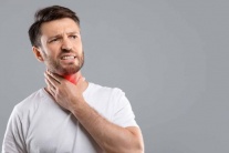 Vì sao đau họng uống thuốc mãi không khỏi?