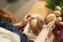 Bảo quản khoai tây thế nào để hạn chế nảy mầm?