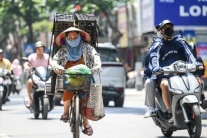 Vùng núi Bắc Bộ và Quảng Ninh có mưa rào và dông, Trung bộ nắng nóng
