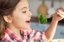 Cảnh báo nhiều trẻ không ăn đủ rau và trái cây theo khuyến nghị