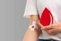 Hiến máu về bị bầm tím tay: Đừng quá lo lắng