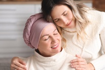 Nên làm gì khi gia đình có người mắc ung thư vú?