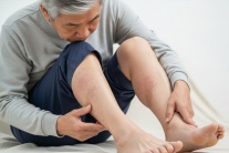 Đái tháo đường: Bị xơ vữa 2 chân, đau châm chích làm sao cải thiện?